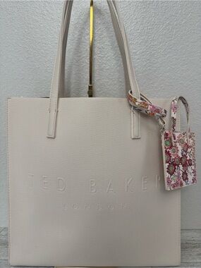 Ted Baker Icon Cream Tote with Floral Charm Cardholder NWT